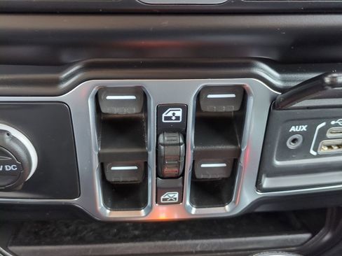 Used 2021 Jeep Wrangler Unlimited Sahara image 25