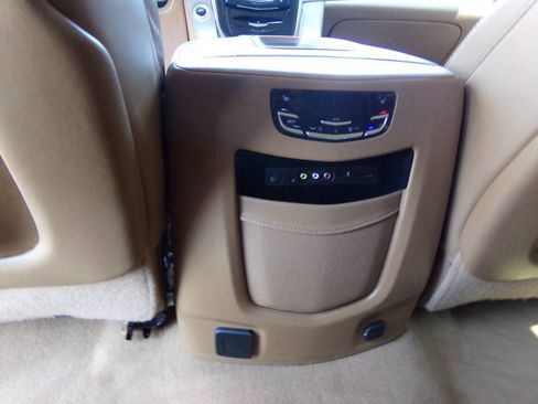 Used 2016 Cadillac Escalade ESV Platinum AWD/4WD image 13