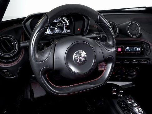 Used 2019 Alfa Romeo 4C Spider RWD image 27