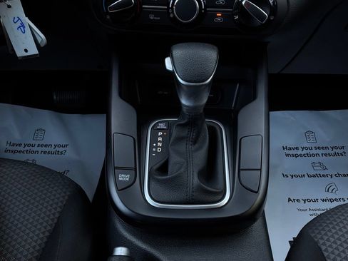 Used 2025 Kia Soul LX w/ LX Technology Package FWD image 21