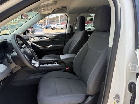 Used 2025 Ford Explorer Active RWD image 22