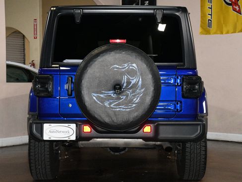 Used 2018 Jeep Wrangler Unlimited Sahara AWD/4WD image 2