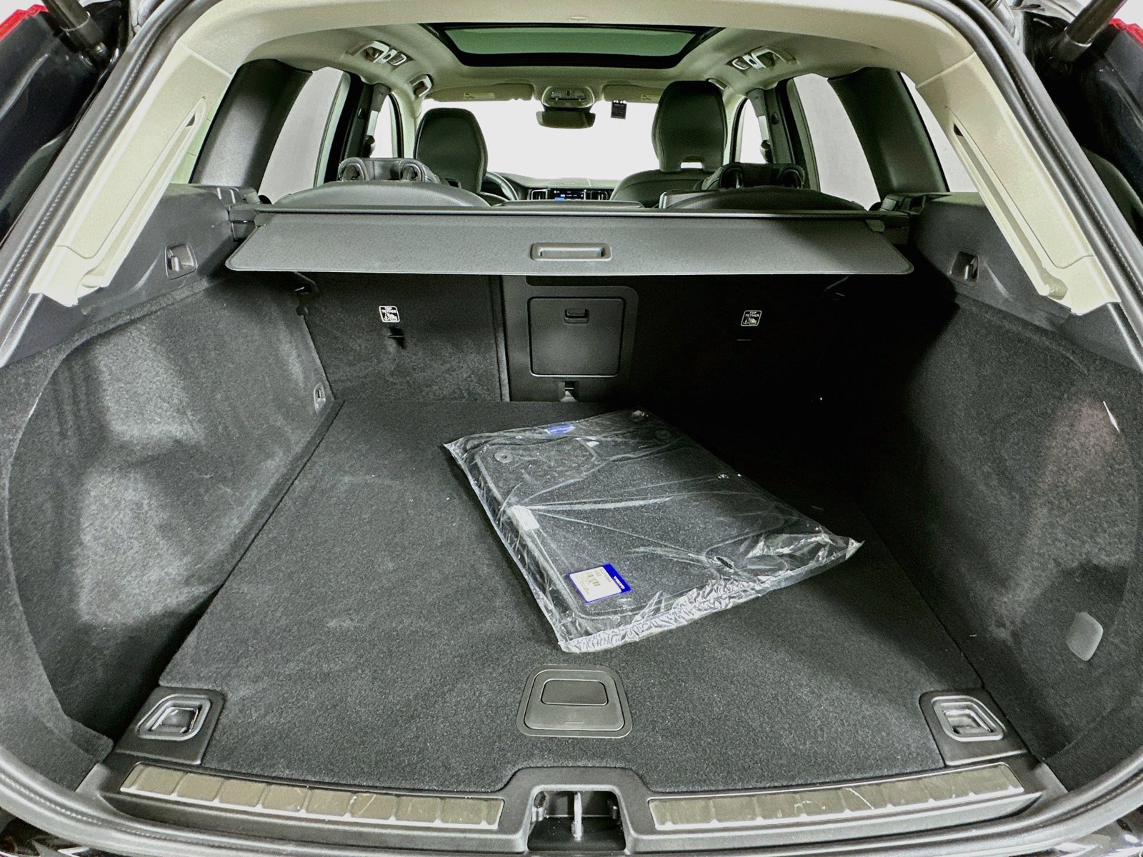Used 2024 Volvo XC60 B5 Plus w/ Climate Package AWD/4WD image 39
