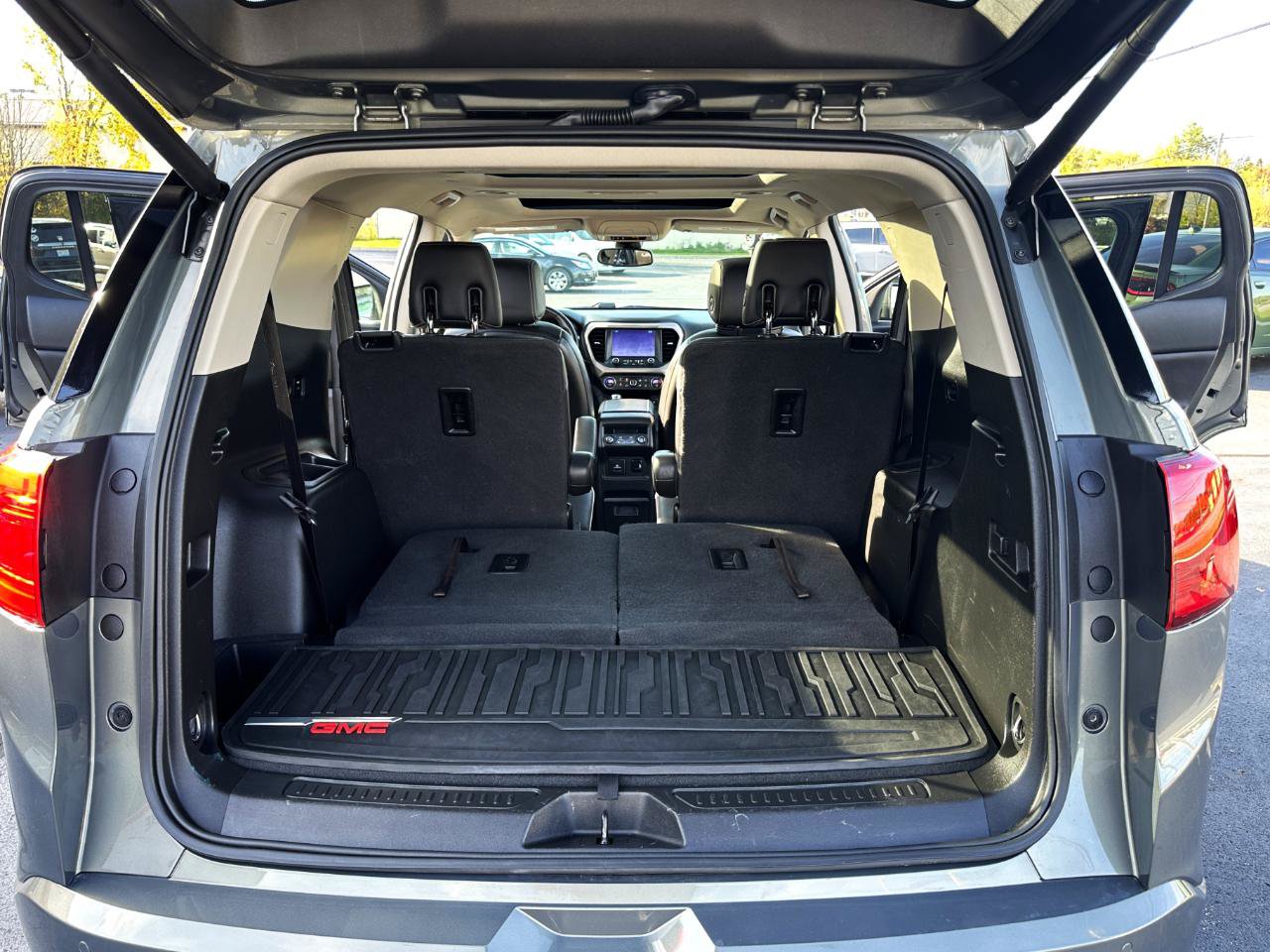 Used 2018 GMC Acadia Denali w/ Technology Package AWD/4WD image 39