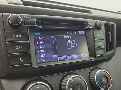 Used 2018 Toyota RAV4 LE AWD/4WD image 27