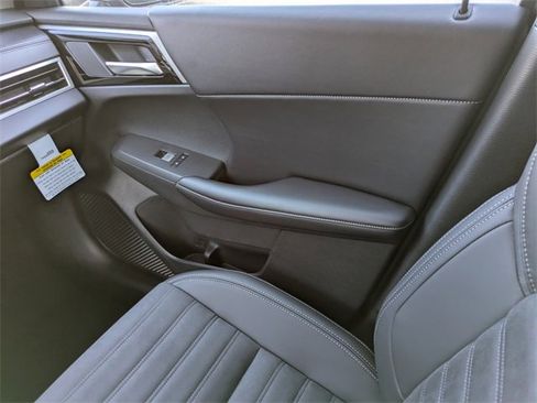 New 2025 Mitsubishi Outlander SE image 18