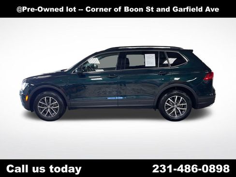 Used 2019 Volkswagen Tiguan SE w/ Panoramic Sunroof Package AWD/4WD image 2