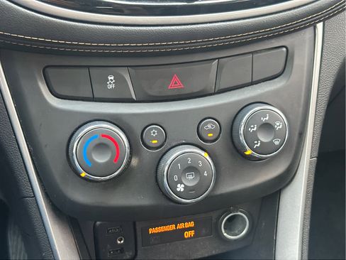 Used 2017 Chevrolet Trax LT w/ LT Convenience Package image 37