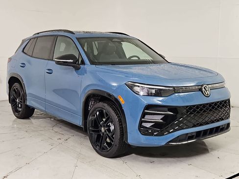 New 2026 Volkswagen Tiguan SE R-Line image 8