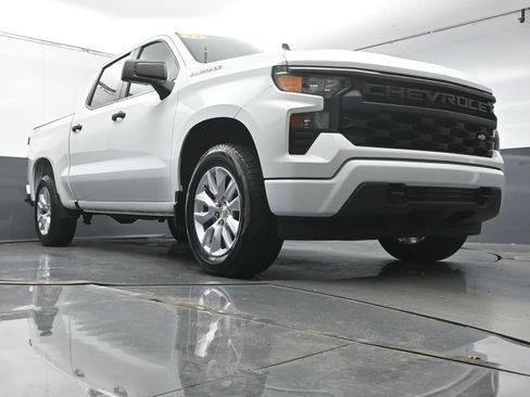 Used 2022 Chevrolet Silverado 1500 Custom AWD/4WD image 30