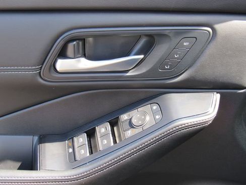 Certified 2025 Nissan Rogue SL w/ SL Premium Package FWD image 21