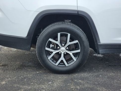 Used 2024 Jeep Grand Cherokee L Limited w/ Luxury Tech Group II image 10