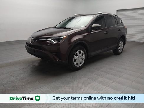 Used 2018 Toyota RAV4 LE image 1