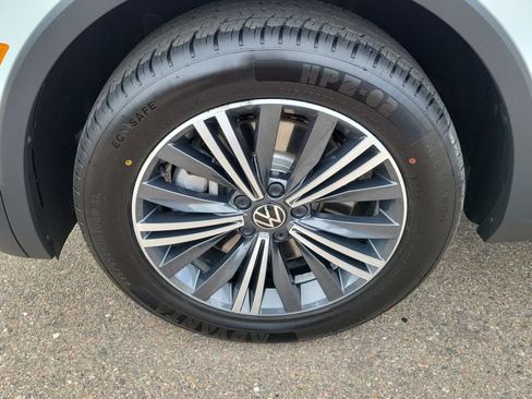 Used 2024 Volkswagen Tiguan Wolfsburg Edition image 17