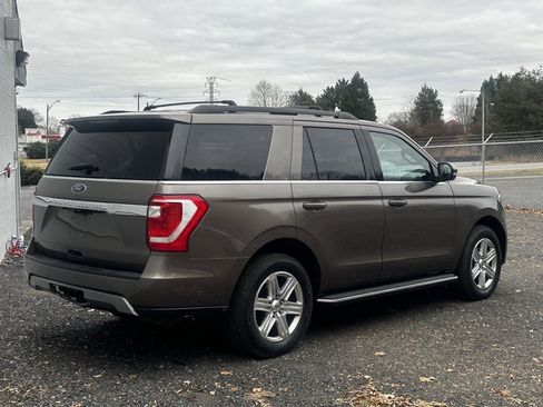 Used 2019 Ford Expedition XLT w/ Equipment Group 202A image 6
