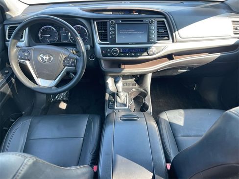Used 2015 Toyota Highlander XLE image 13