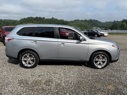 Used 2014 Mitsubishi Outlander SE AWD/4WD image 6
