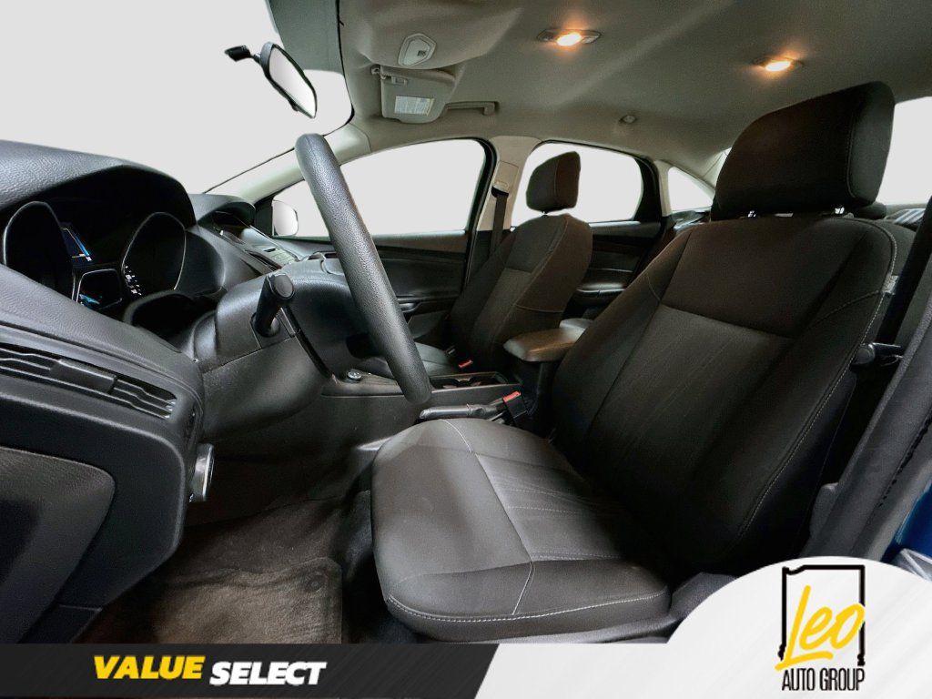 Used 2015 Ford Focus SE FWD image 21