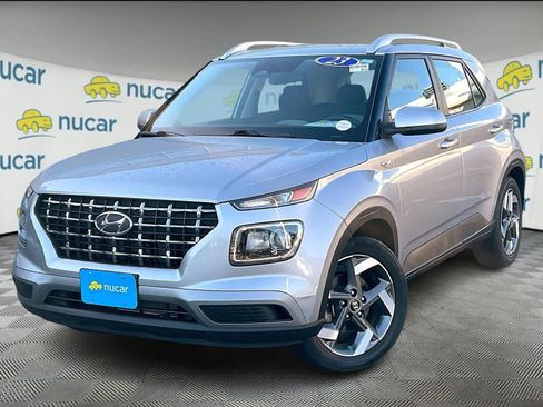Used 2023 Hyundai Venue SEL image 3