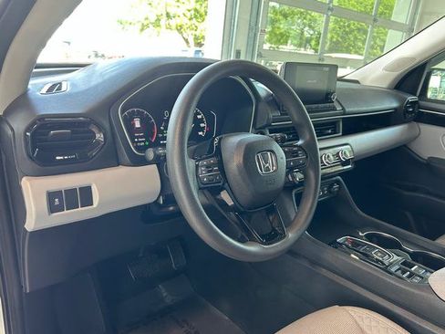 Used 2023 Honda Pilot LX image 16