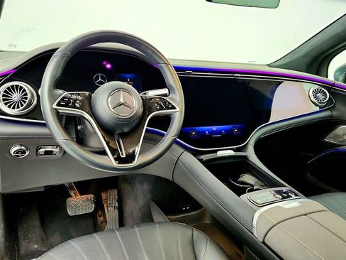 Used 2023 Mercedes-Benz EQS 580 4MATIC SUV w/ Exclusive Trim Package image 11