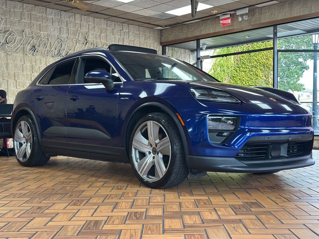 Used 2024 Porsche Macan 4 Electric w/ Premium Package AWD/4WD image 10