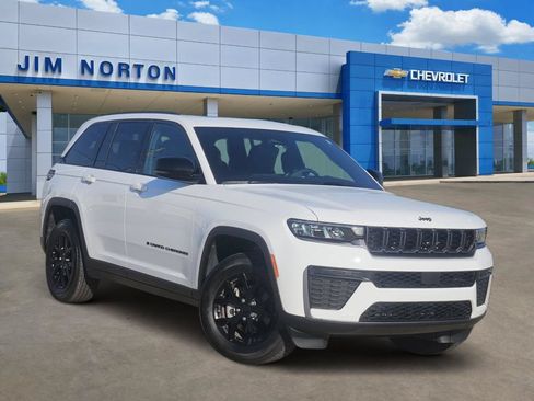 Used 2026 Jeep Grand Cherokee Altitude AWD/4WD image 1