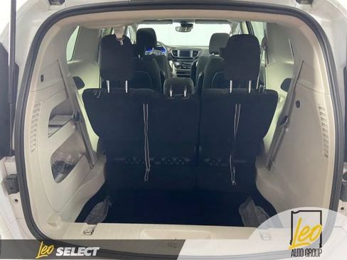 Used 2023 Chrysler Voyager LX FWD image 21