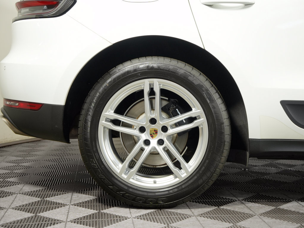 Certified 2020 Porsche Macan AWD/4WD image 16