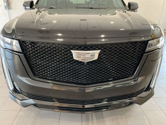 Certified 2023 Cadillac Escalade Sport Platinum w/ LPO, ONYX Package AWD/4WD image 3