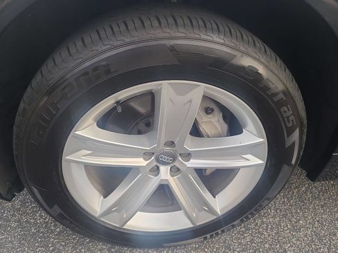 Used 2019 Audi Q8 Premium image 11