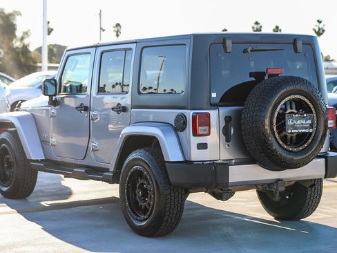 Used 2017 Jeep Wrangler Unlimited Sahara image 5