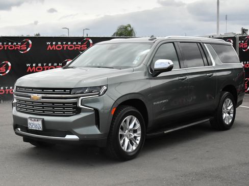 Used 2023 Chevrolet Suburban Premier AWD/4WD image 3