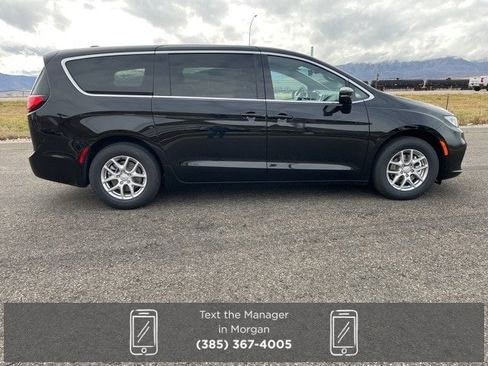 New 2026 Chrysler Pacifica Select image 2