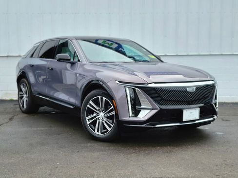 New 2025 Cadillac Lyriq Luxury w/ LPO, Floor Liner Package image 1