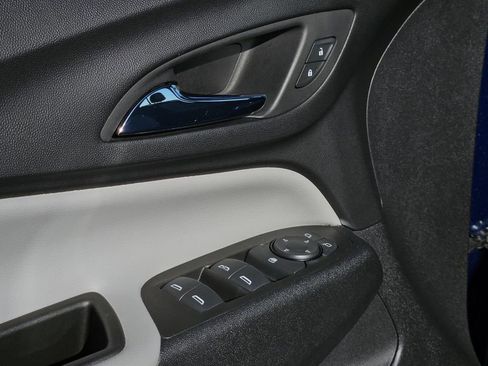 Used 2022 Chevrolet Equinox LS image 27