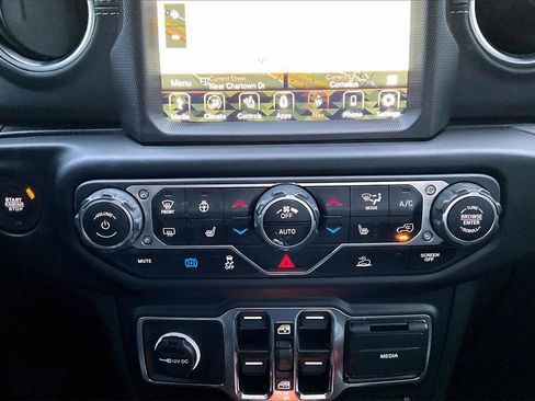 Used 2023 Jeep Wrangler Unlimited Sahara w/ Cold Weather Group image 17