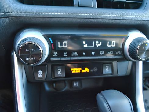 Used 2019 Toyota RAV4 XLE w/ Convenience Package AWD/4WD image 12