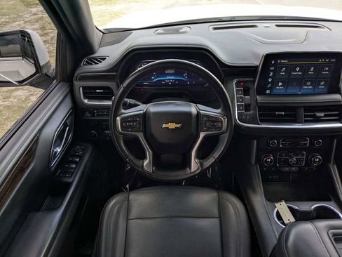 Used 2022 Chevrolet Suburban LT RWD image 16
