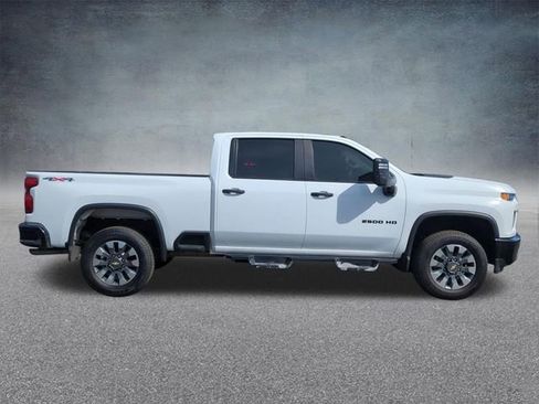 Certified 2022 Chevrolet Silverado 2500 Custom w/ Custom Value Package image 10