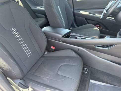 Used 2025 Hyundai Elantra SEL FWD image 36