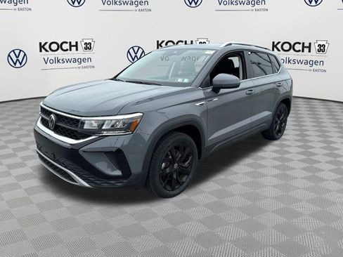 Used 2022 Volkswagen Taos SE w/ Driver Assistance Package AWD/4WD image 3