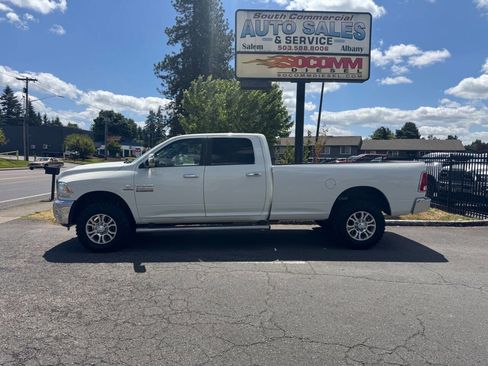 Used 2018 RAM 3500 Laramie w/ Cold Weather Group AWD/4WD image 9