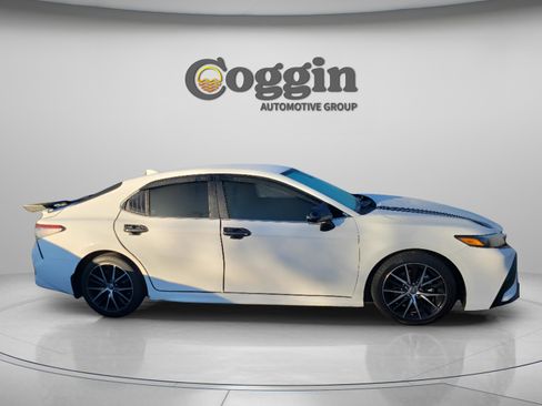 Used 2024 Toyota Camry SE image 5