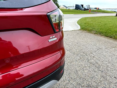 Used 2017 Ford Escape SE w/ Equipment Group 201A image 6