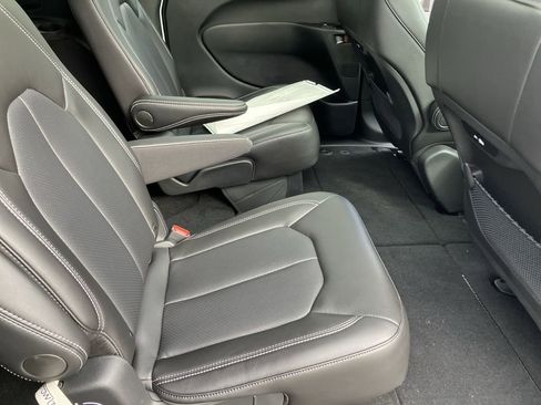 New 2026 Chrysler Pacifica Select image 37