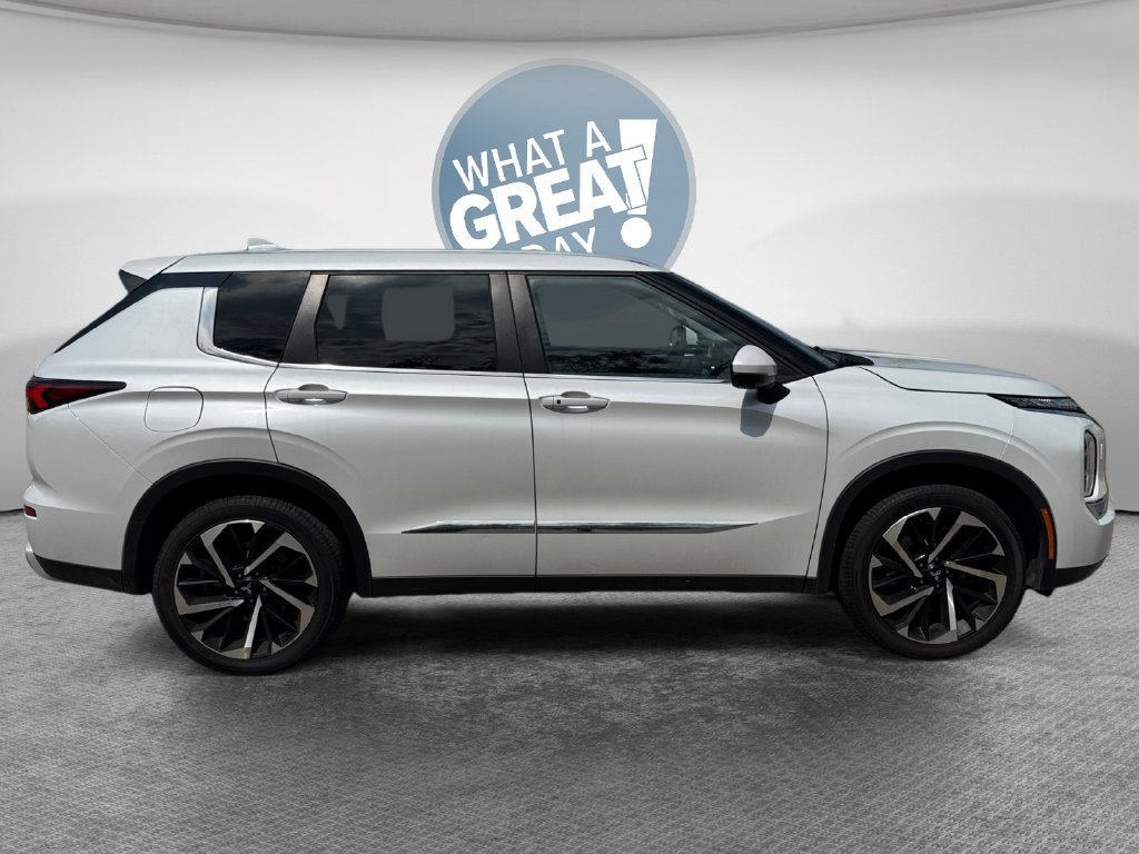 Used 2022 Mitsubishi Outlander SE AWD/4WD image 2