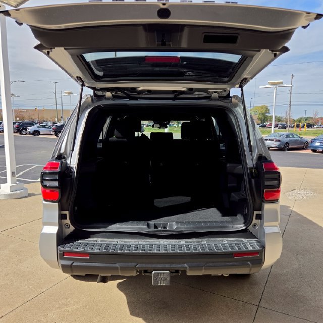 Used 2025 Toyota 4Runner SR5 AWD/4WD image 13