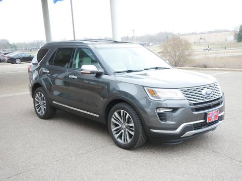 Certified 2018 Ford Explorer Platinum image 3