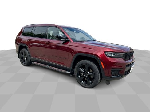 Used 2023 Jeep Grand Cherokee L Laredo AWD/4WD image 2